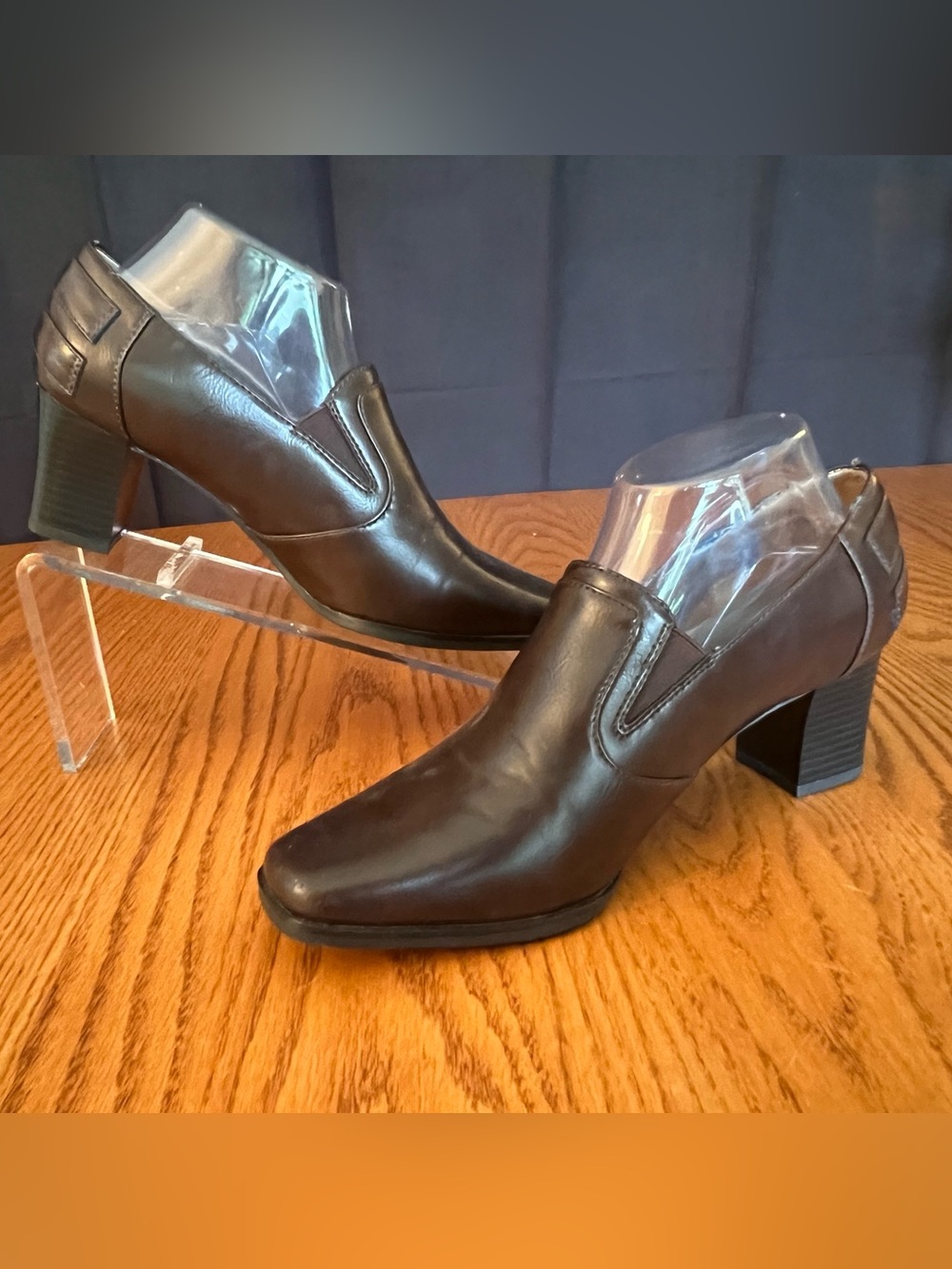 Life Stride Brown Block Heel Pumps 9 Wide 2.5” Heel (KS)